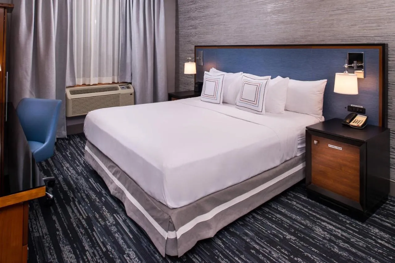 Fairfield Inn & Suites By Marriott New York Manhattan/Times Square 4*,