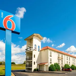 Hotel 6-hazelwood, Mo **